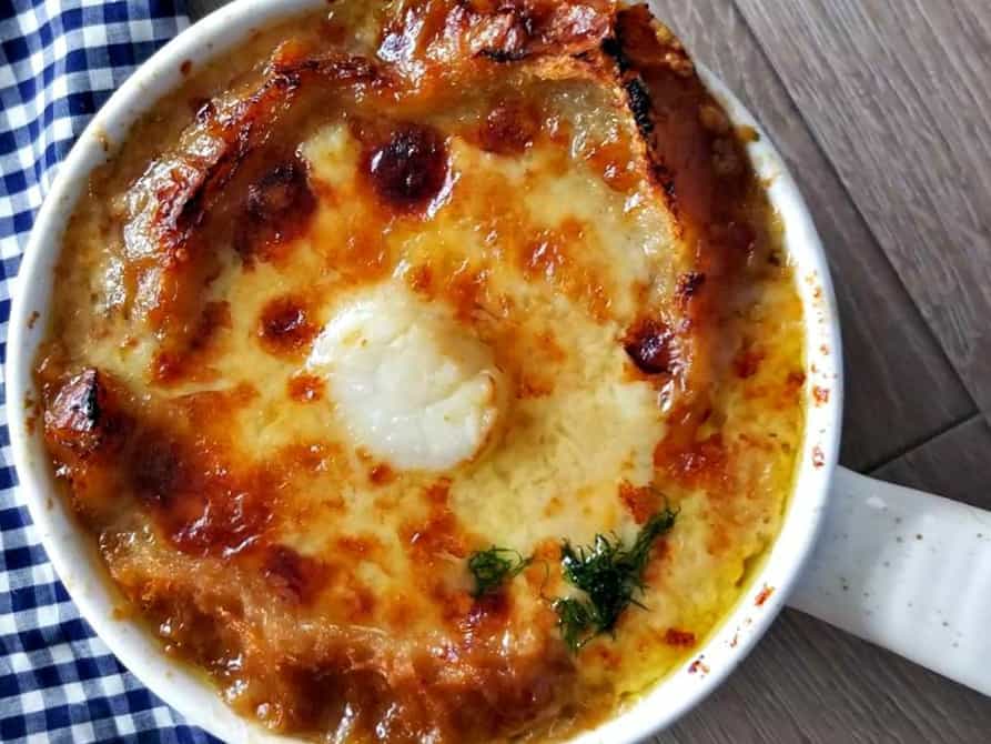 French Onion Soup with Broiled Scallops in two bowls