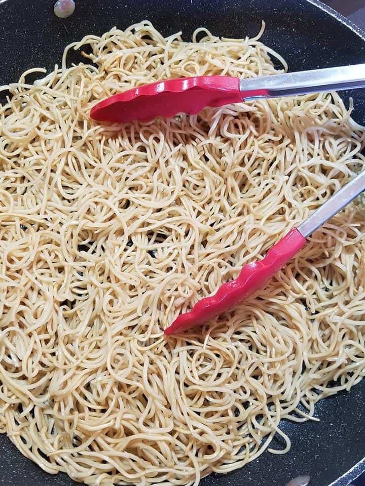 frying the chow mein noodles