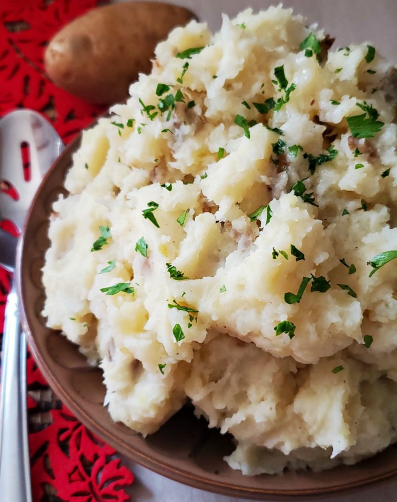 Instant Pot Garlic Mashed Potatoes Cooked in less than 10 minutes! 