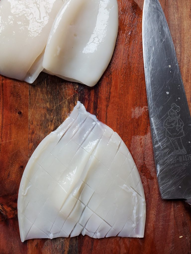 HOW TO CUT SPUID FOR STIR FRY