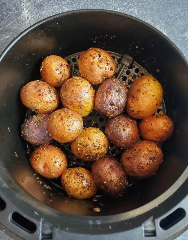 HOW LONG TO AIR FRY POTATOES

Set your Air Fryer or oven to 400f and cook for 16 minutes, flipping half way through till fork tender. 